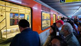 Metro de CDMX ‘va hincado’: Pasajeros reportan retrasos y trenes detenidos en líneas 7, 3 y 8