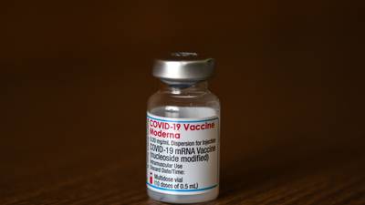 ¡Por fin! Vacunas COVID de Moderna donadas por EU llegan a México