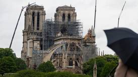 Reabren plaza que es parte de la catedral de Notre Dame
