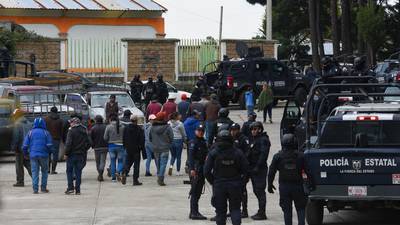 Niños de Texcaltitlán regresarán a clases a un mes del enfrentamiento entre pobladores y narcos