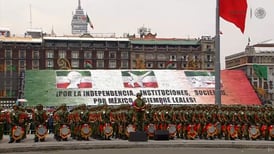 Realizan desfile militar en el Zócalo