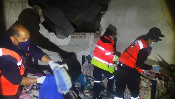 Explosión en almacén de pirotecnia deja un muerto y 8 lesionados en Puebla