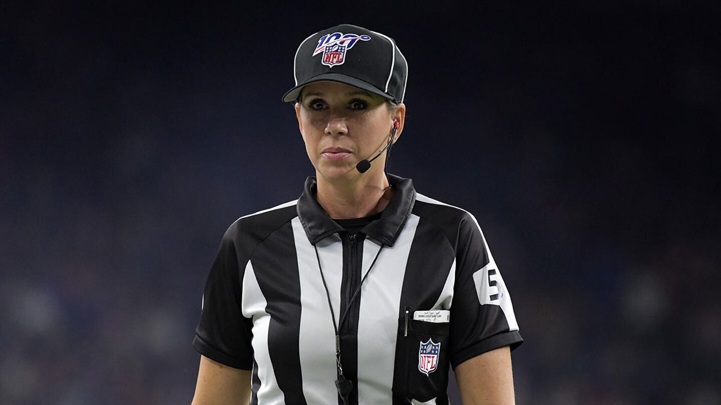 ¡Histórica! Sarah Thomas se convertirá en la primera mujer en oficiar en un Super Bowl