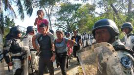Guardia Nacional cierra paso a caravana migrante; detienen a 2 mil 