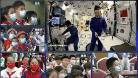China toma clases a distancia ‘a otro nivel’: Astronautas dan lecciones de física desde el espacio