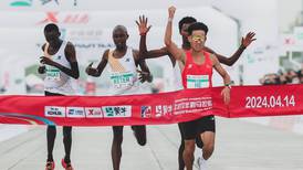 Media maratón de Pekín investiga ‘sospechoso rebase y triunfo’ de atleta chino vs kenianos (VIDEO)