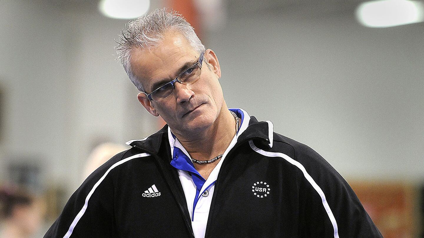 Murió entrenador John Geddert vinculado con abuso de gimnastas en Estados Unidos