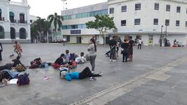 Migrantes protestan frente al Palacio de Gobierno de Tabasco; piden que se les ayude en su camino a EU