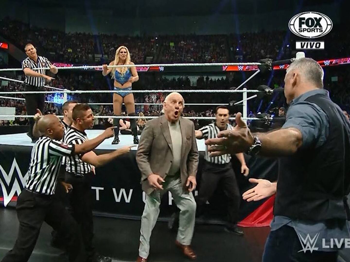 Shane McMahon sacó a Ric Flair de RAW