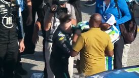 ¡Se prendieron los ánimos en la NASCAR! Noah Gragson y Ross Chastain se pelean en plena pista (VIDEO)