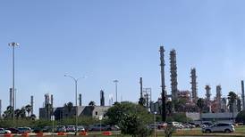 Samuel García se ‘pone al brinco’ con Pemex: Clausura refinería de Cadereyta