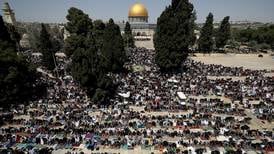 Ejército de Israel ataca a palestinos en mezquita de Jerusalén, en último día de Ramadán