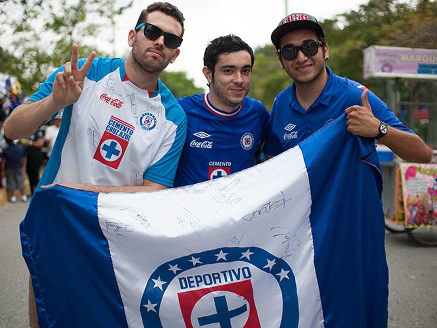 Aficionados de Cruz Azul mandan buenas vibras a los rivales ¡Para ser campeones!