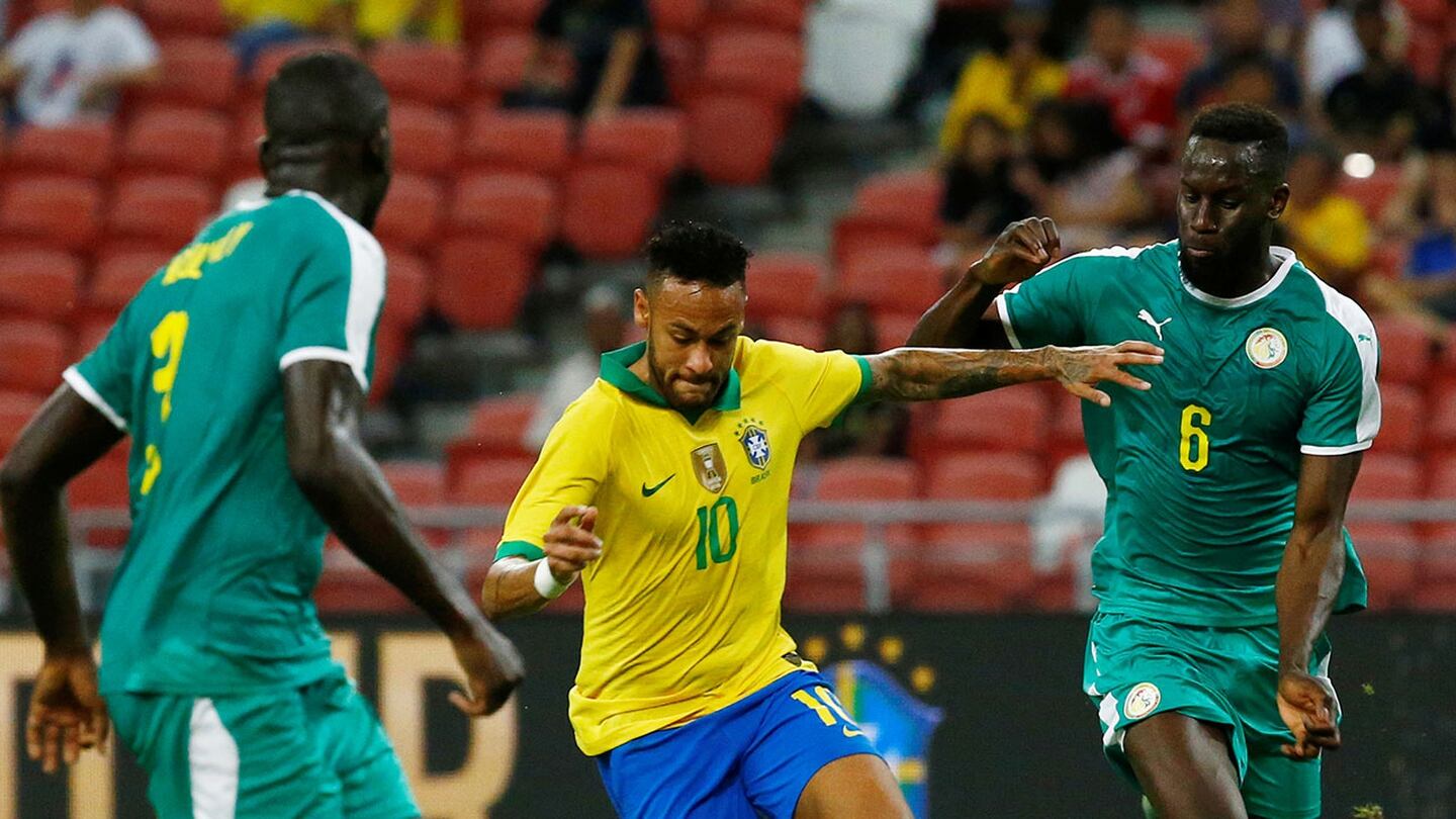 Neymar no pudo festejar en su partido 100 con Brasil