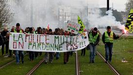 Protestas en Francia: Trabajadores rechazan reforma de pensiones de Macron