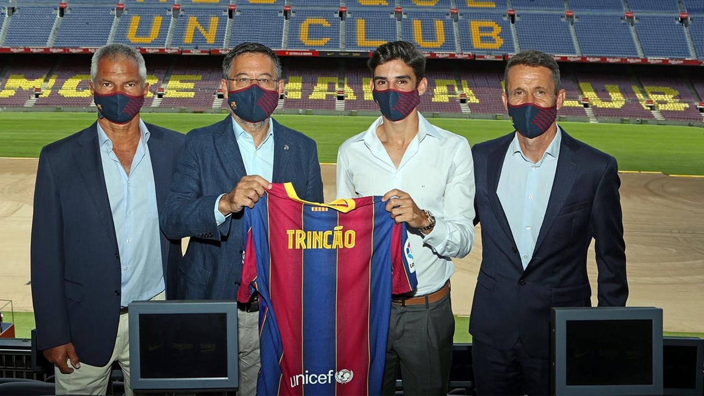 En su presentación con Barcelona, Trincao pidió evitar comparaciones con Figo