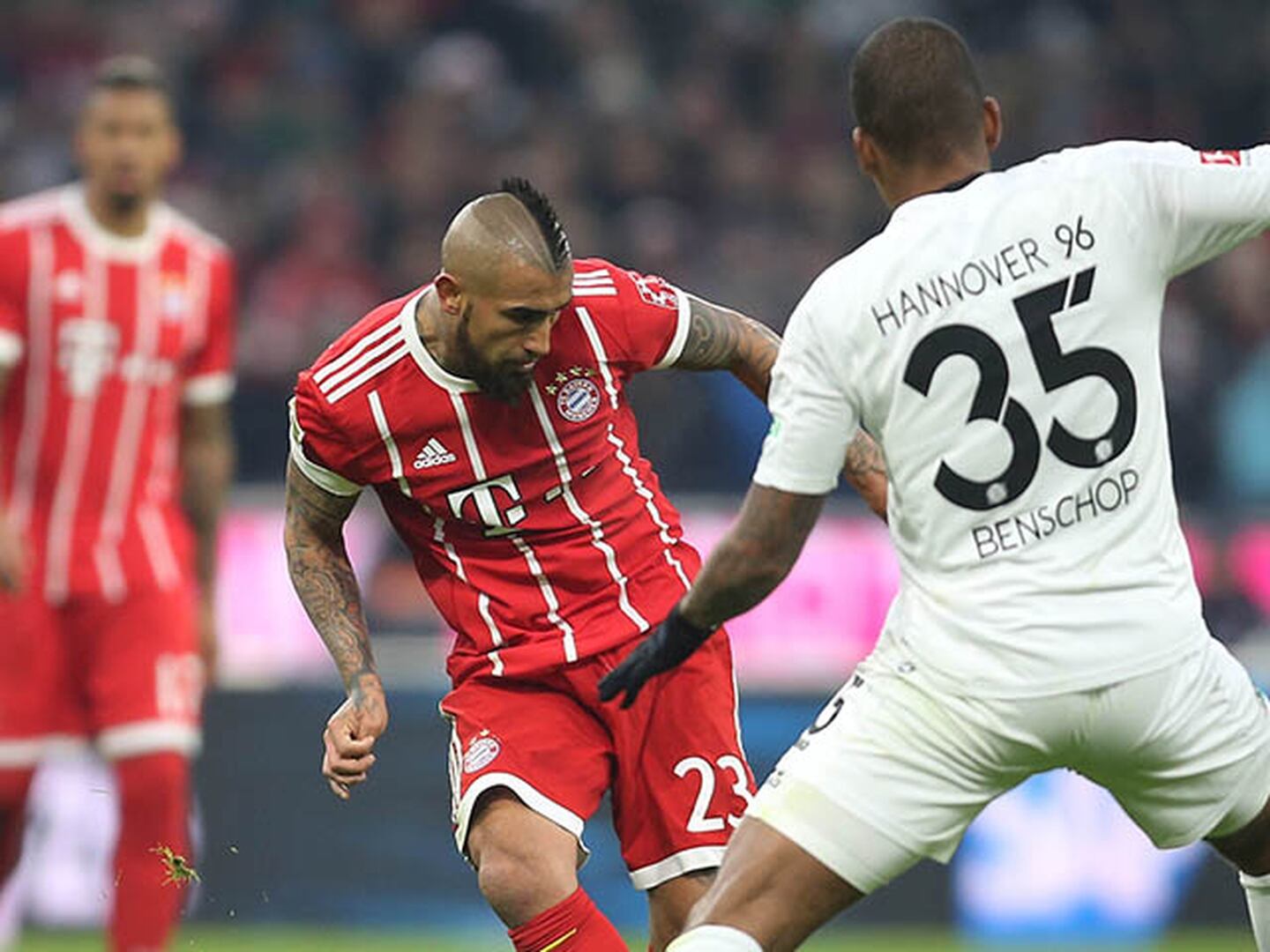Arturo Vidal deberá operarse la rodilla y será baja en el Bayern Munich