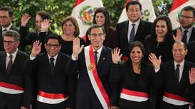 Presidente de Perú juramenta gabinete tras disolver Congreso