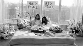 Celebran 50 años de la manifestación en la cama de John Lennon y Yoko Ono

