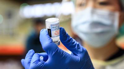 Moderna analiza una vacuna de refuerzo específica contra ómicron