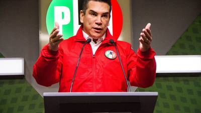 ‘Alito’ Moreno denuncia que lo retienen en migración del AICM