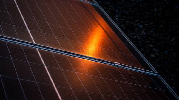 Buscan eficiencia energética en pequeño comercio con paneles solares