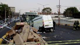 Choque entre camión RTP y camioneta en Tlatelolco deja un muerto