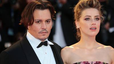 Esta es la razón por la que Johnny Depp no mira a los ojos a Amber Heard en su juicio