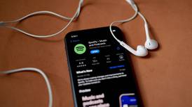 Spotify ‘prepara la tijera’: Despedirá al 2 por ciento de trabajadores de la divisón de podcasts