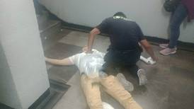 Balacera en entrada de Metro Bellas Artes L8 deja a un hombre muerto