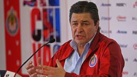 Chivas despide a Luis Fernando Tena tras la derrota con Puebla