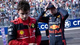Fueron los neumáticos: Charles Leclerc lamenta falla que le impidió rebasar a Verstappen