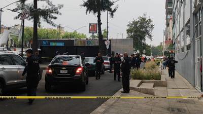 Sábado violento en CDMX: Matan a un hombre afuera de Metro Revolución. Esto se sabe 