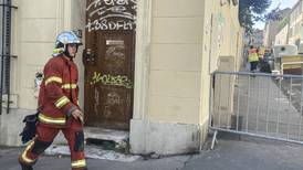 Derrumbe de edificio en Francia: sospechan de explosión de gas como causa del derrumbe
