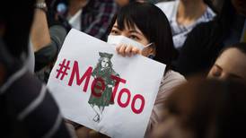 Corte falla contra mujer que inició el #MeToo francés