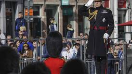 Reina Isabel II se ‘pone brava’: quita a Príncipe Andrés títulos militares y patronatos reales 