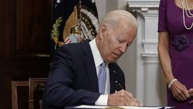 Estados Unidos debe lidiar con violencia armada para reducir el crimen: Joe Biden