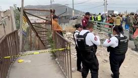 Puente peatonal entre Neza y Chimalhuacán: Personas estaban brincando antes de la caída, reportan