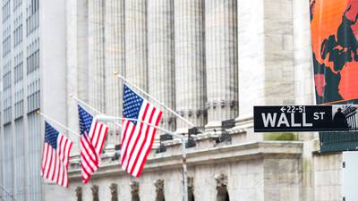 Wall Street ‘se presiona’ y cede ante informes trimestrales 