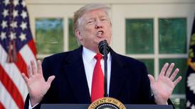 Trump emite primer veto presidencial para proteger declaración de emergencia y construir el muro