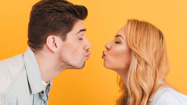 ¿Qué tan sucio es un beso apasionado? Se pueden compartir hasta 80 millones de bacterias