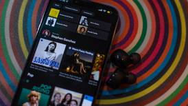 Spotify ‘le baja el volumen’ a su fuerza de trabajo: Recorta 1,500 empleos