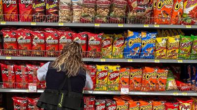 Inflación se ‘carga’ a las botanas y los dulces: consumo en ‘tienditas’ cae 50% en México