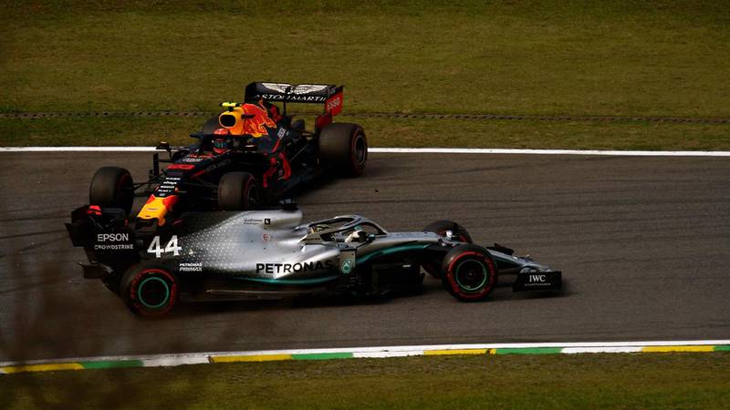 ¡Hamilton es sancionado Sainz consigue el primer podio de su carrera en Fórmula 1!