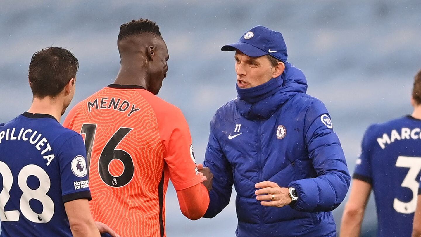 El técnico del Chelsea señaló que probarán hasta el jueves con el portero senegalés (Reuters)