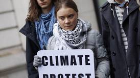 Juez británico retira cargo contra Greta Thunberg, acusada por desorden público en una protesta