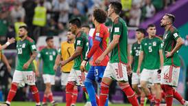 ¡Más limón a la herida de Qatar! ‘Mientras el jugador mexicano siga inflado no saldrá a Europa’