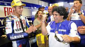 Rossi y Maradona: dos ídolos que la ‘rompieron’ en su respectivo deporte