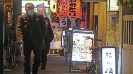 Japón amplía restricciones por el COVID ante el auge de contagios