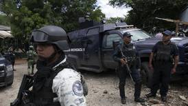 Dos sicarios muertos y cinco policías heridos dejan enfrentamientos a tiros en Michoacán